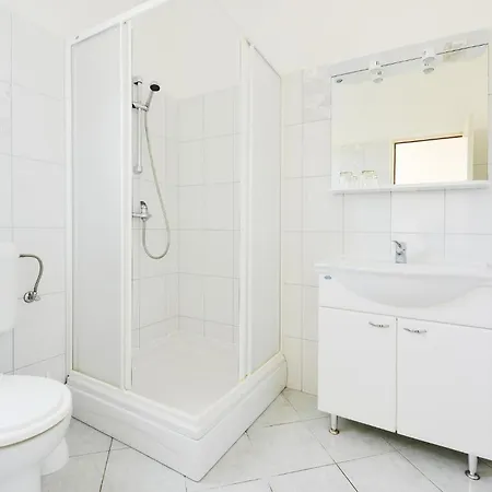 Apartament 2 Bedroom Awesome In