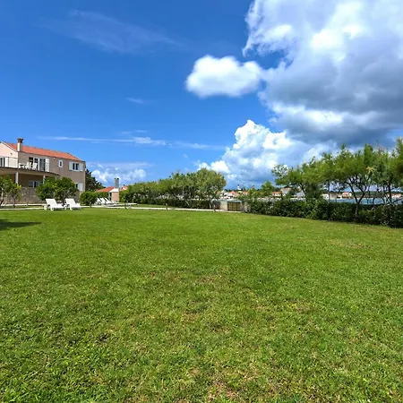 2 Bedroom Awesome In *