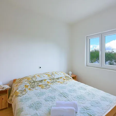 2 Bedroom Awesome In Ugljan