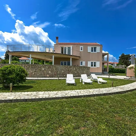 2 Bedroom Awesome In Ugljan