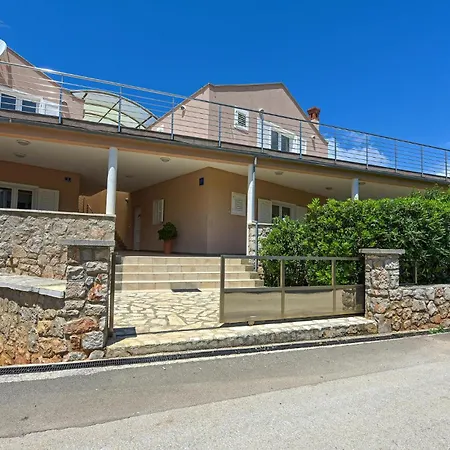 2 Bedroom Awesome In Apartament *